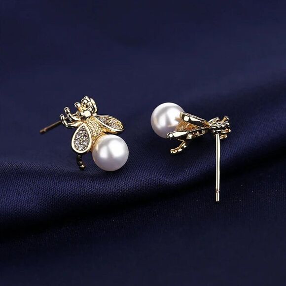 Golden Honeybee Pearl Stud Earrings - Picture 3 of 4